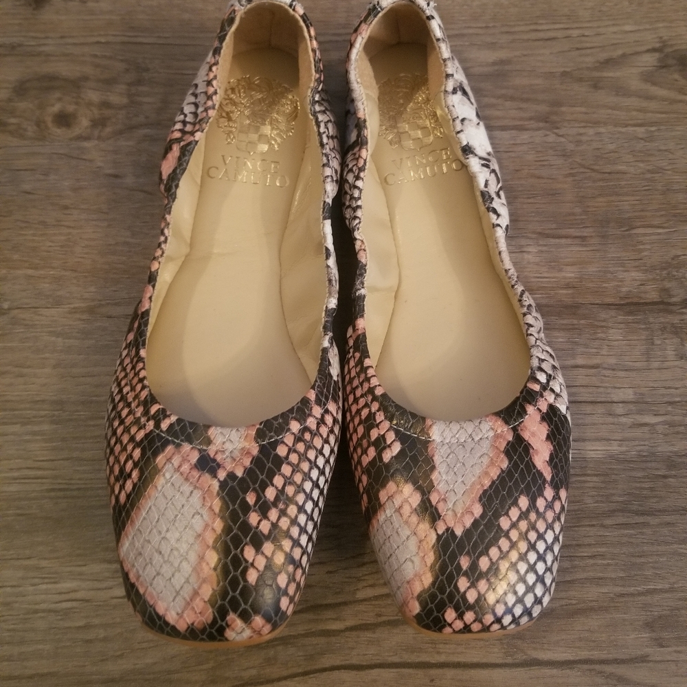 Vince Camuto creamsicle flats. Size 6.5